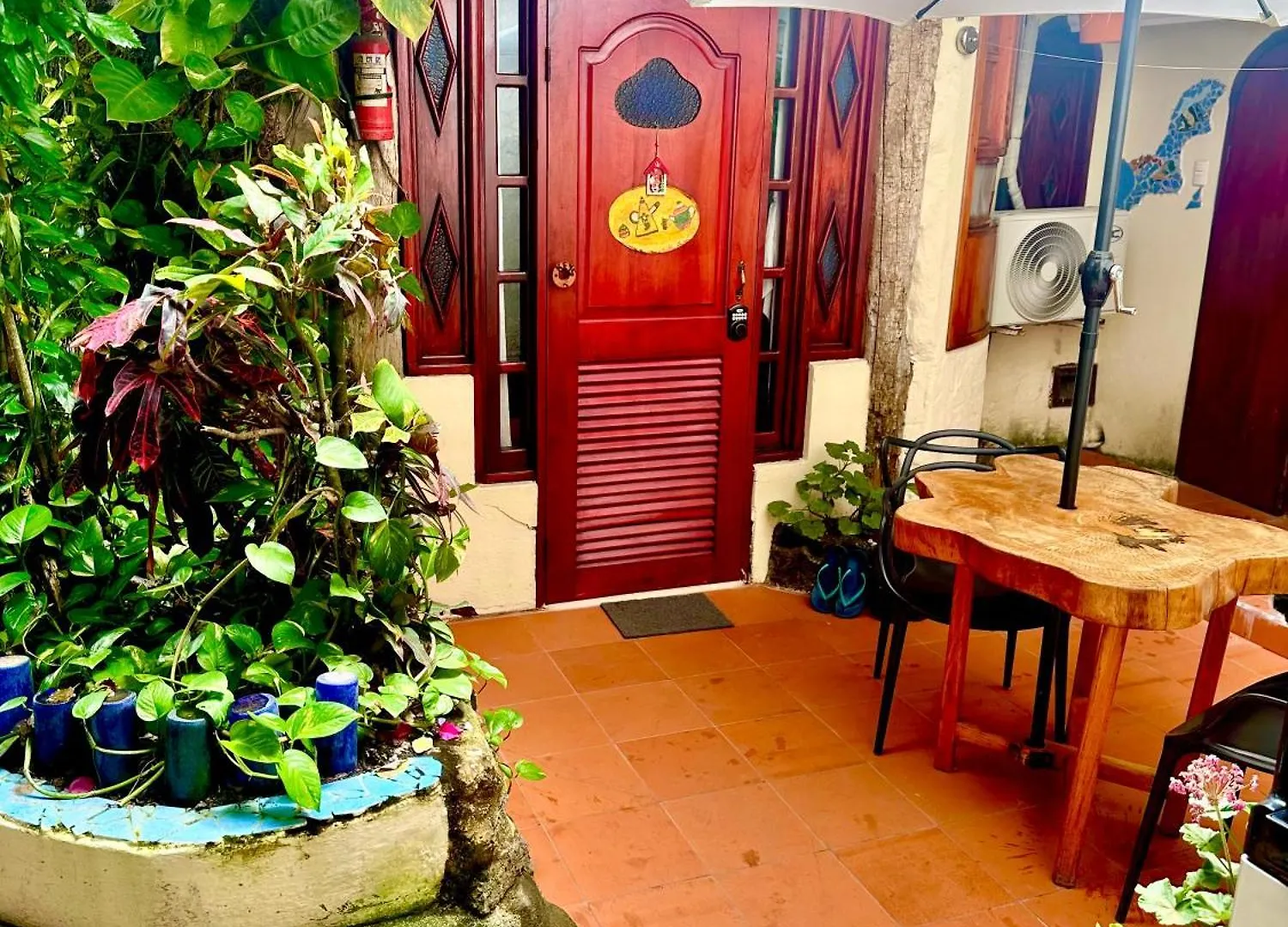 Casa Del Lago Lodging House Puerto Ayora  Aparthotel